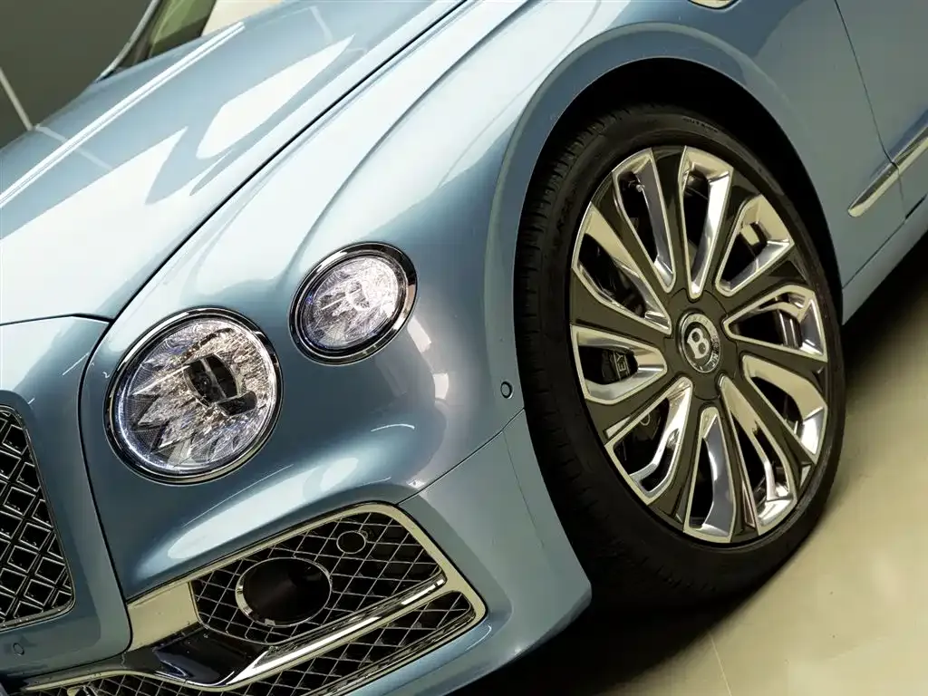 Bentley Flying Spur — фото 3