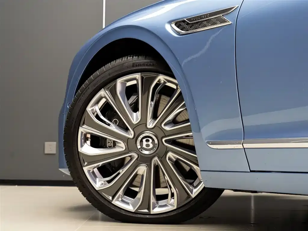 Bentley Flying Spur — фото 9
