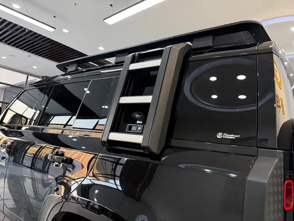 Land Rover Defender — фото 10