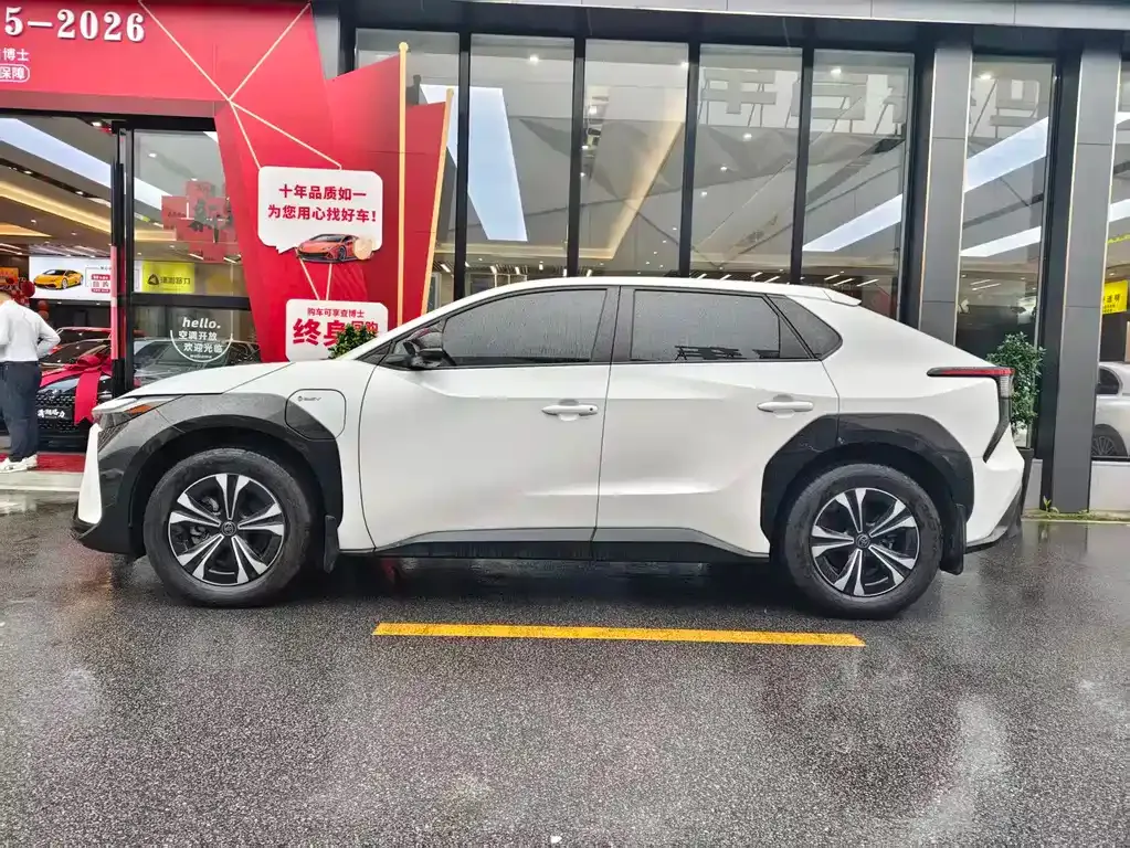 Toyota Platinum 4X 2024 из CN, фото 10