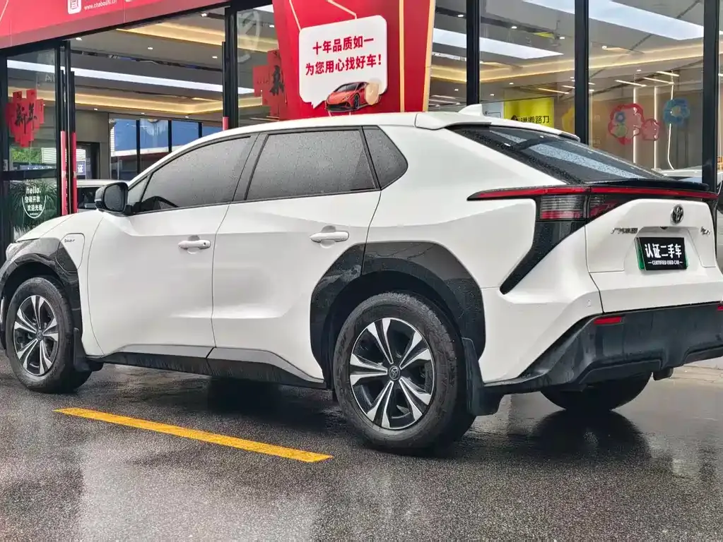Toyota Platinum 4X 2024 из CN, фото 8
