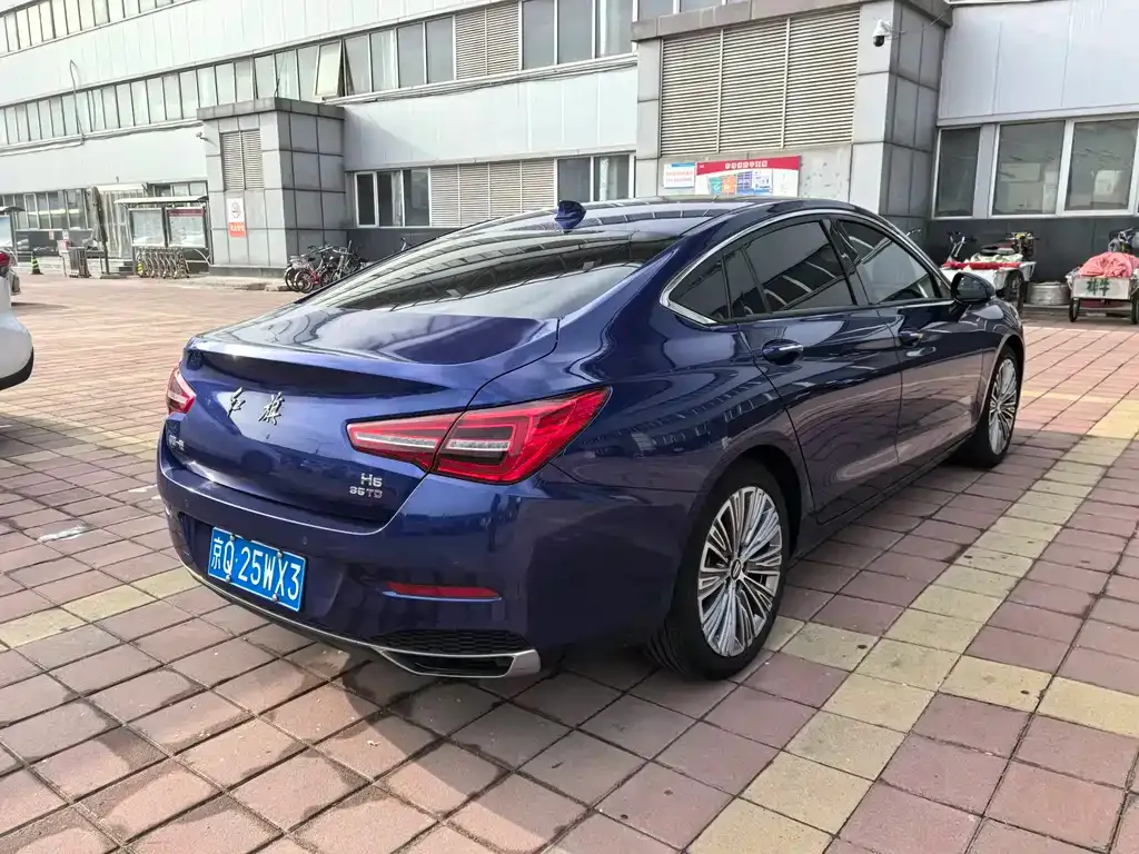 Hongqi H5 — фото 9