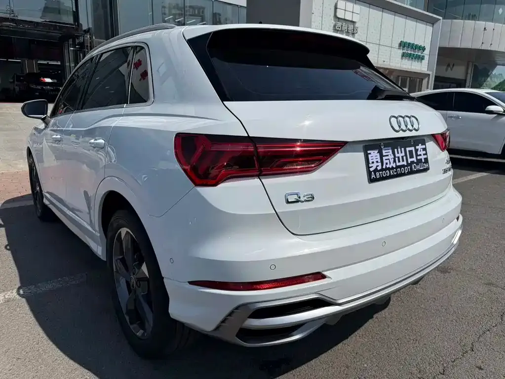 Audi Q3 — фото 10