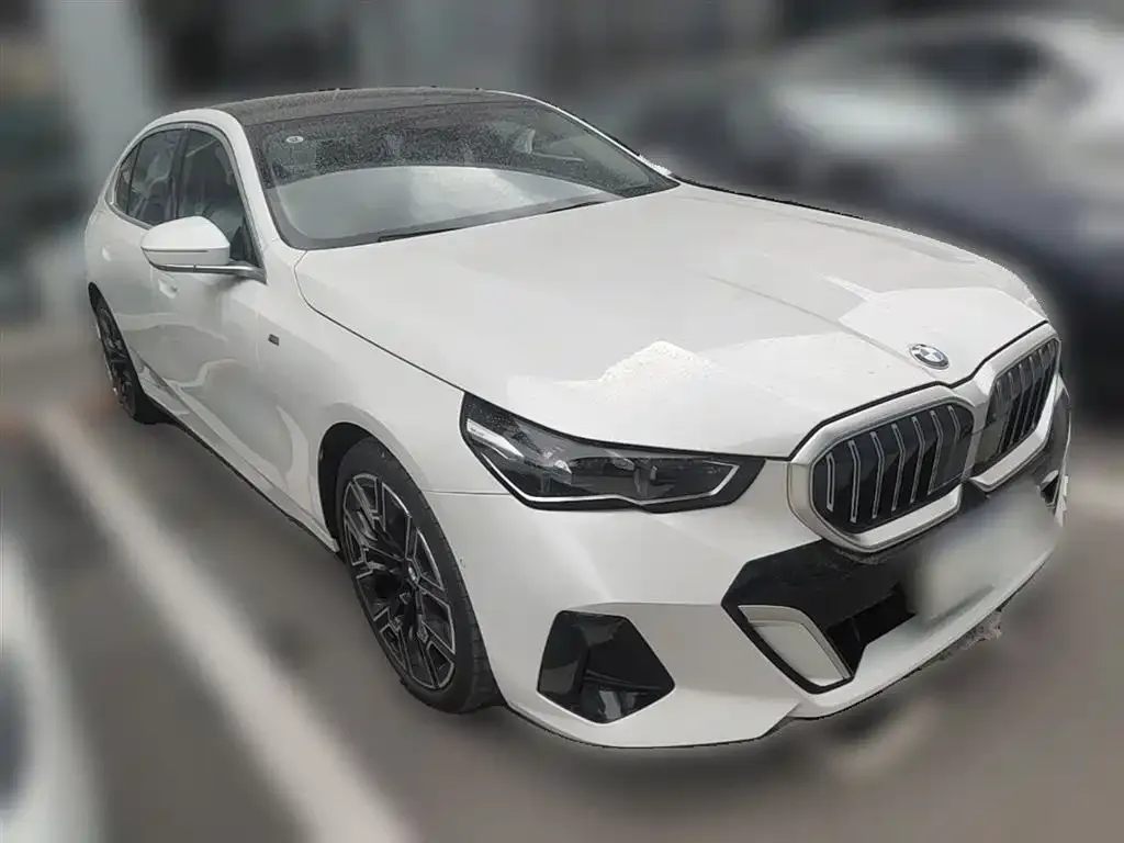 BMW 5 Series 2025 из CN, фото 2