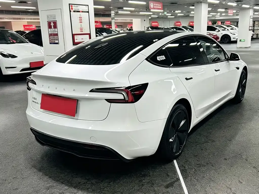 Tesla Model 3 — фото 7