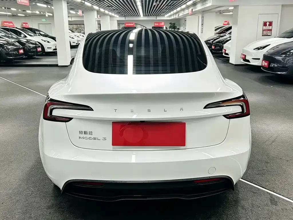 Tesla Model 3 — фото 3