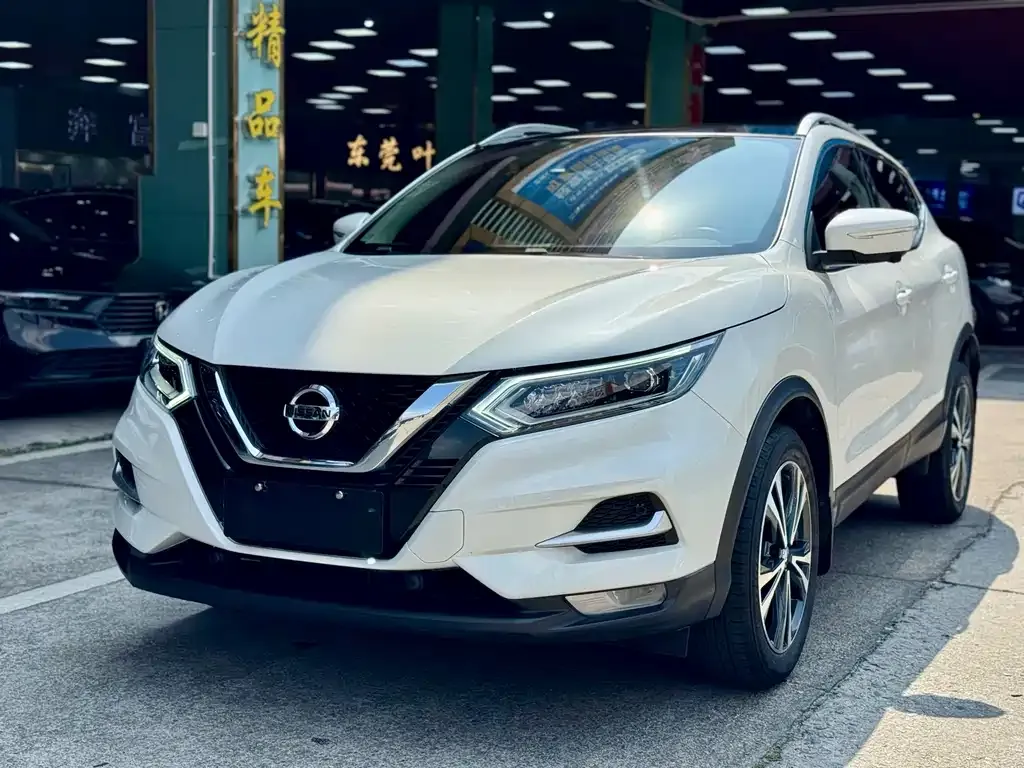 Nissan Qashqai — фото 1