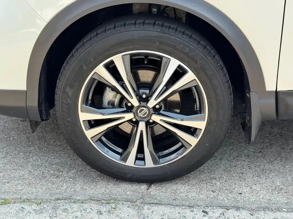 Nissan Qashqai — фото 9