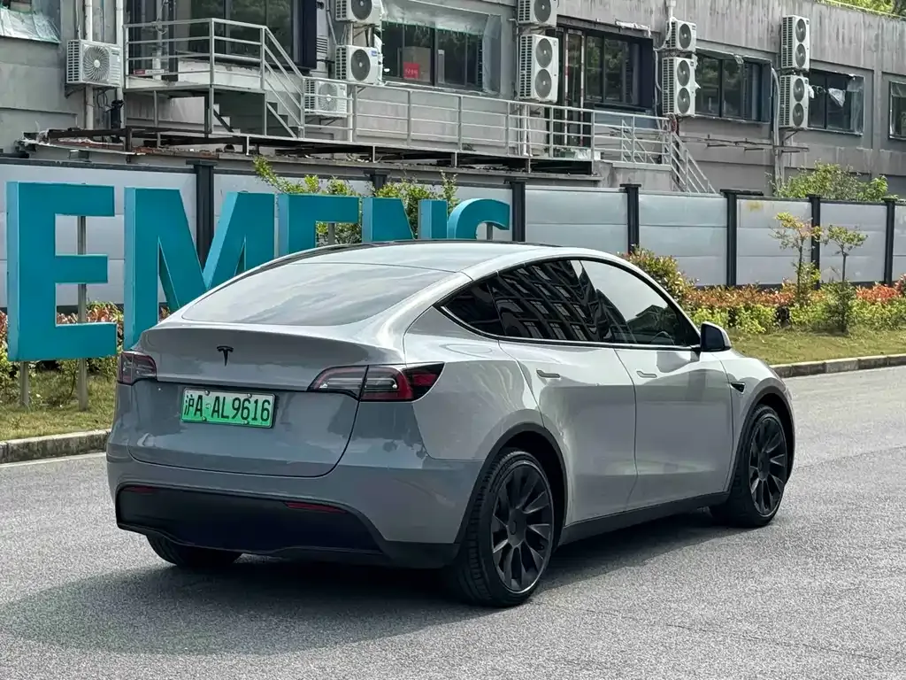 Tesla Model Y — фото 7