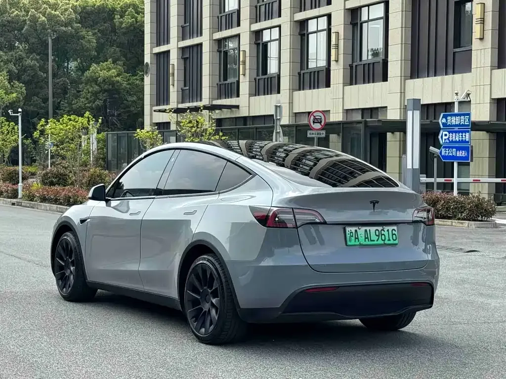 Tesla Model Y — фото 4
