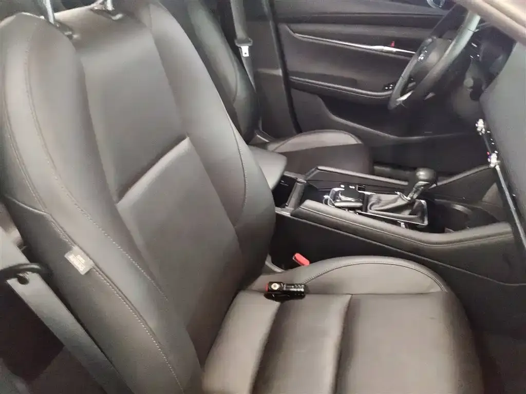 Mazda 3 Axela — фото 6