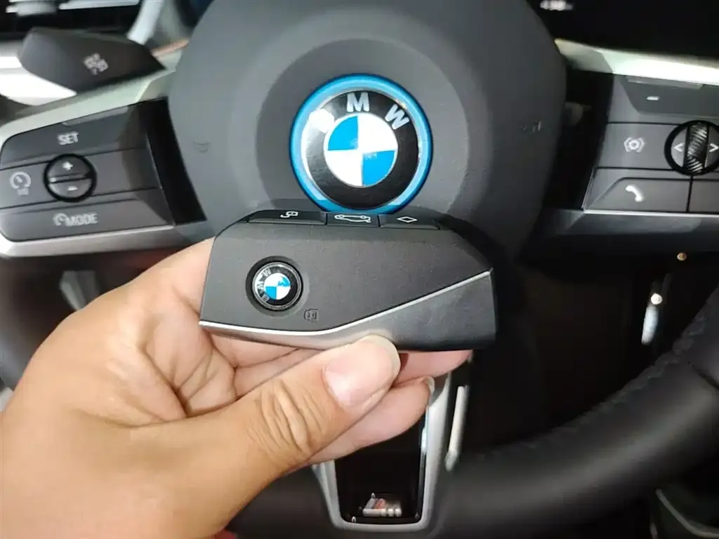BMW iX1 2024 из CN, фото 3