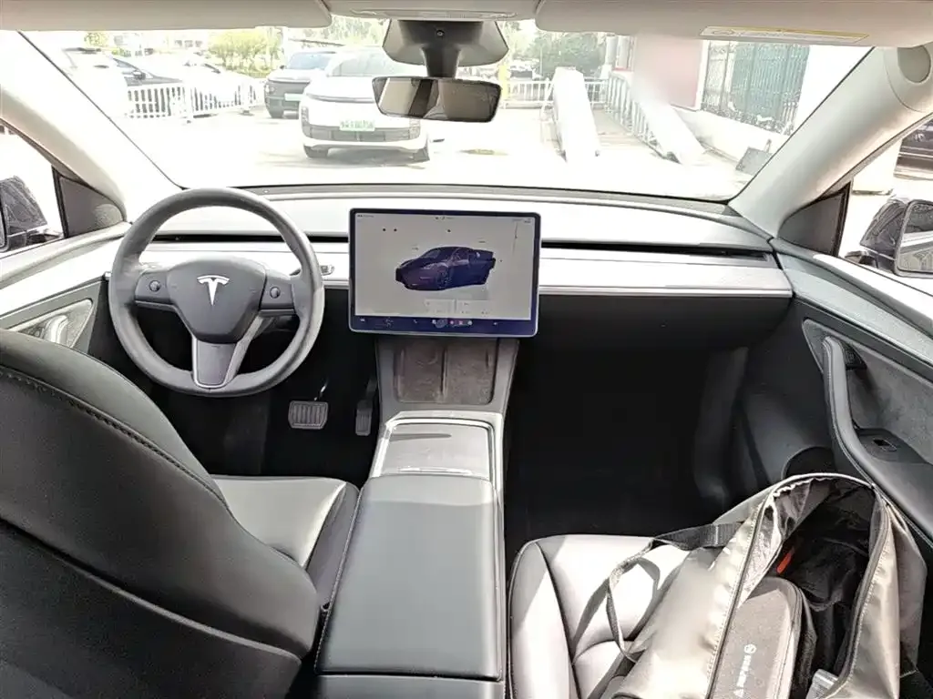 Tesla Model Y — фото 3