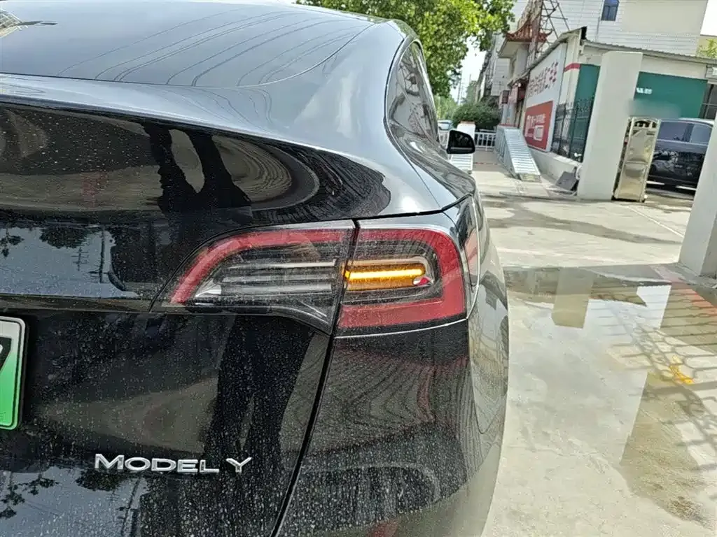 Tesla Model Y — фото 9