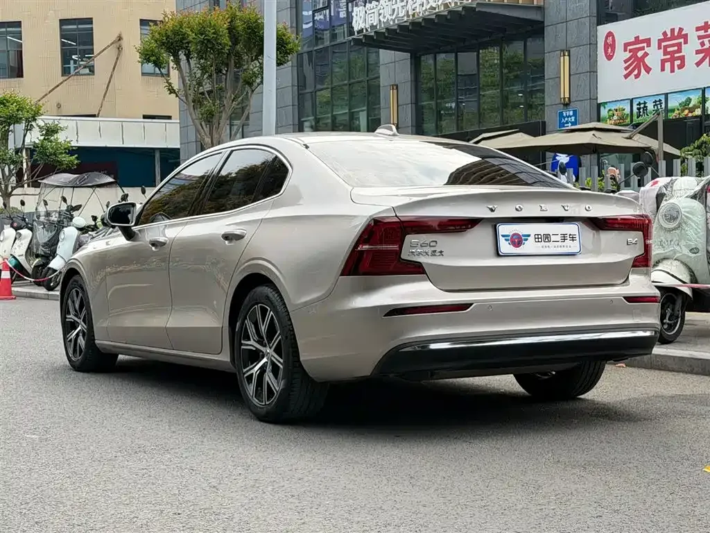 Volvo S60 2023 из CN, фото 4