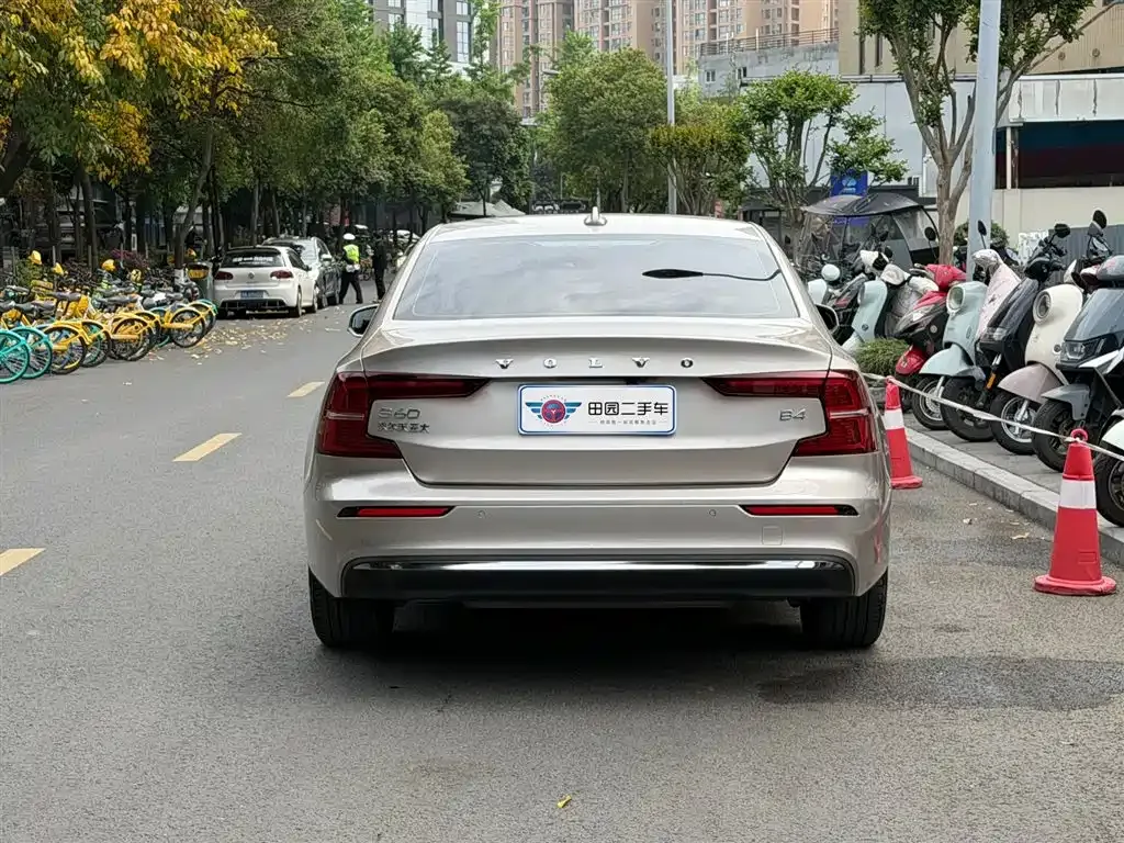 Volvo S60 2023 из CN, фото 7