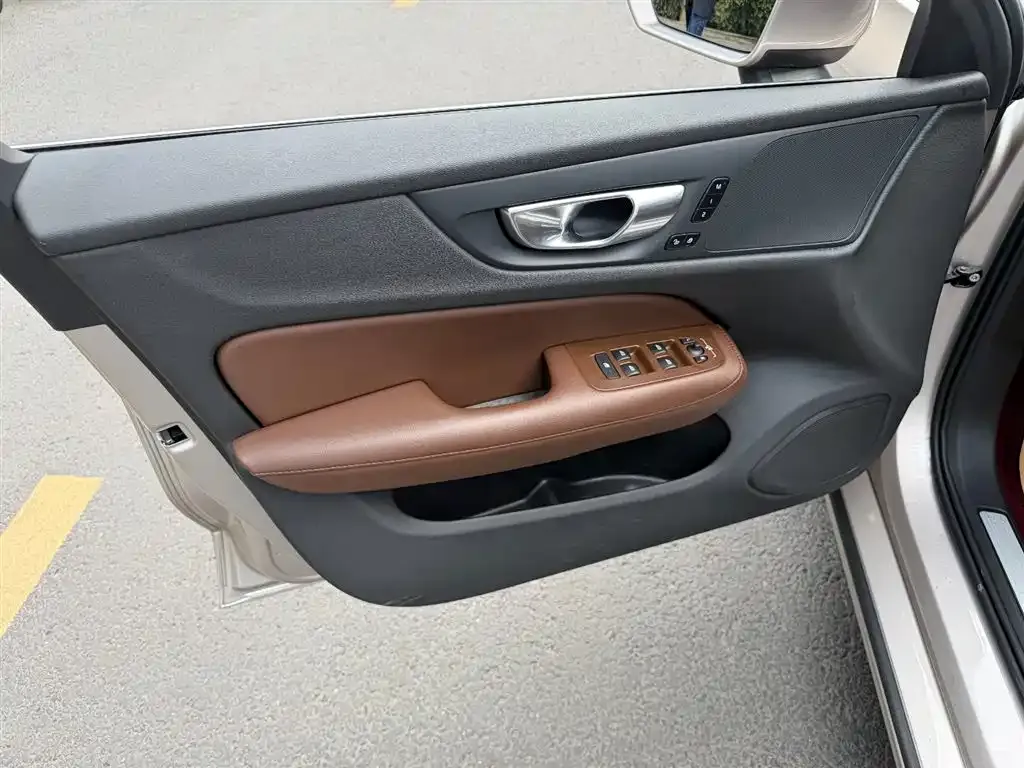 Volvo S60 2023 из CN, фото 8