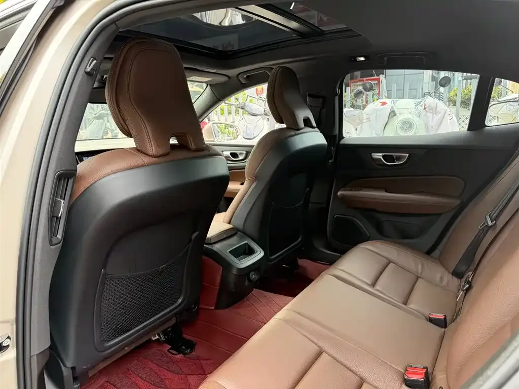 Volvo S60 2023 из CN, фото 9