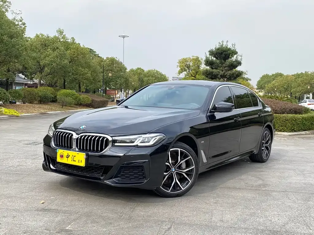 BMW 5 Series — фото 1