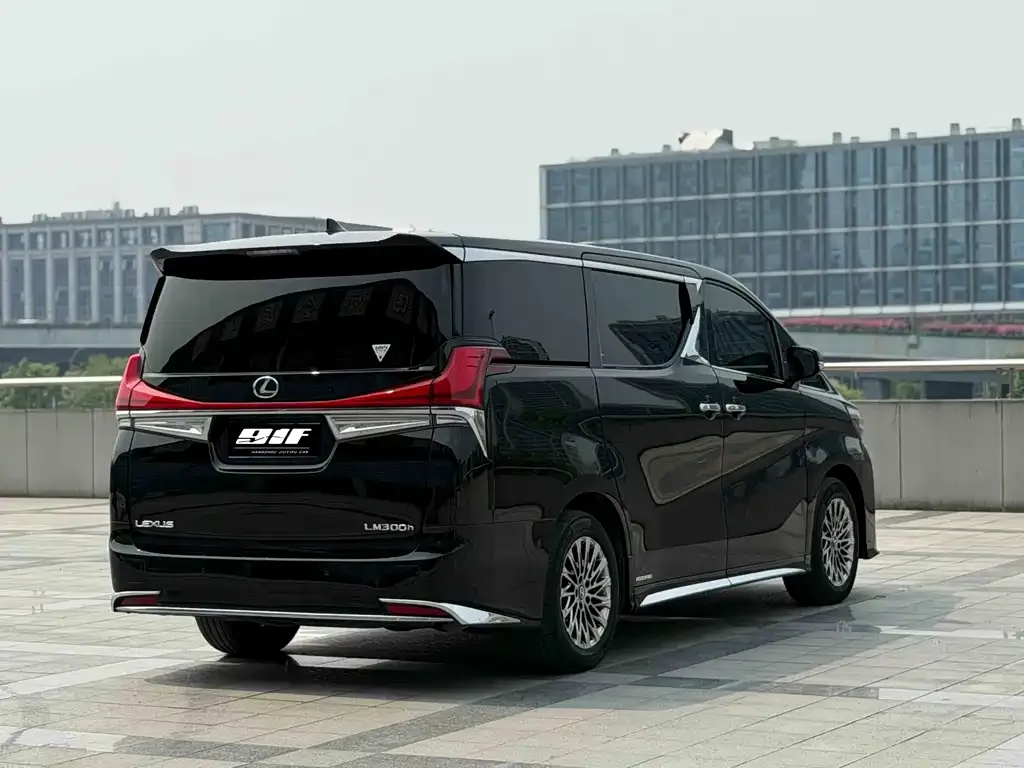 Toyota Vellfire — фото 2