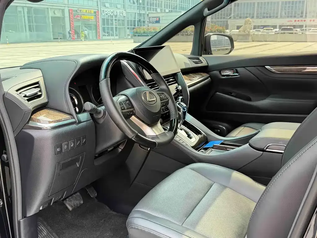 Toyota Vellfire — фото 6