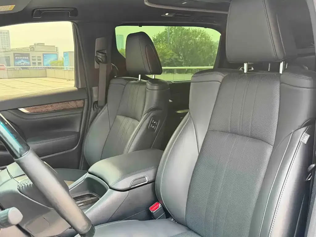 Toyota Vellfire — фото 4