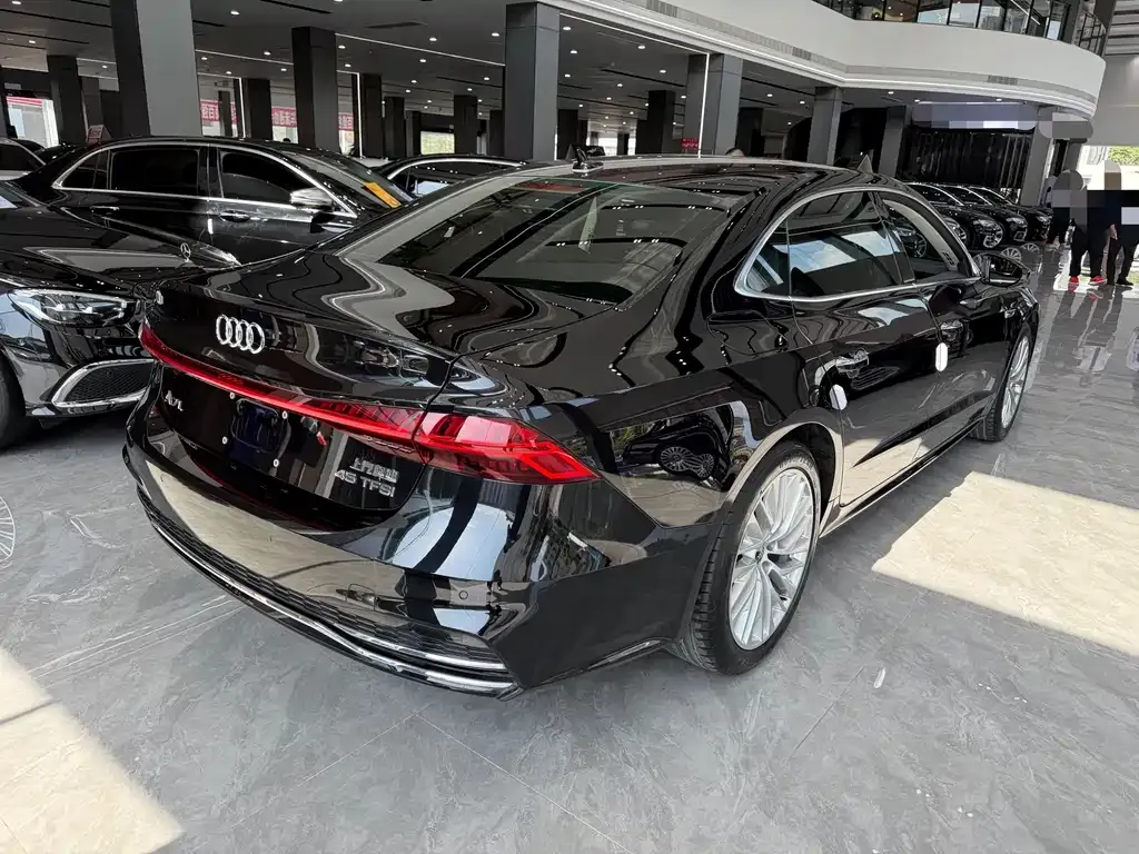 Audi A7L — фото 8