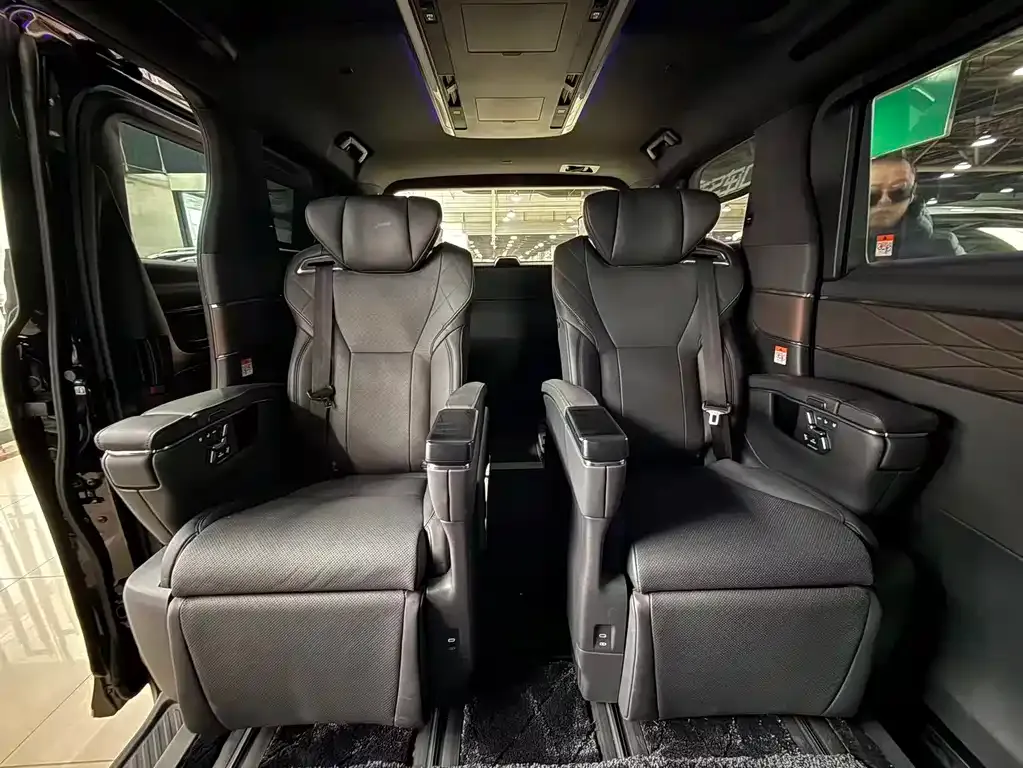 Toyota Alphard — фото 7