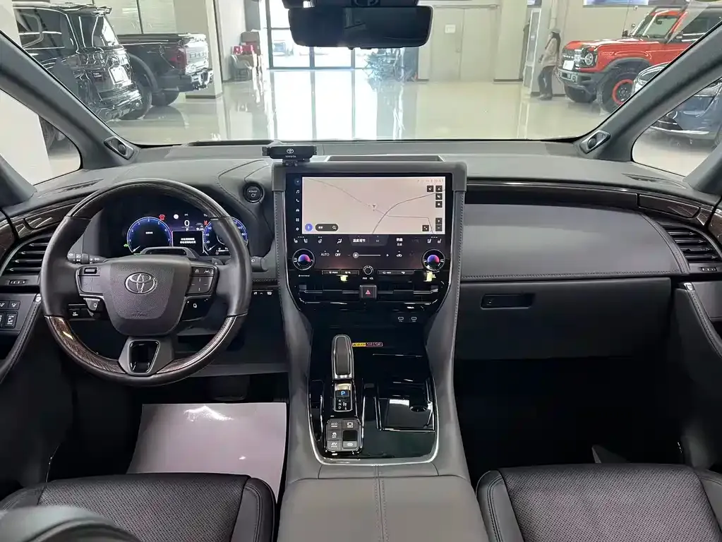 Toyota Alphard — фото 10