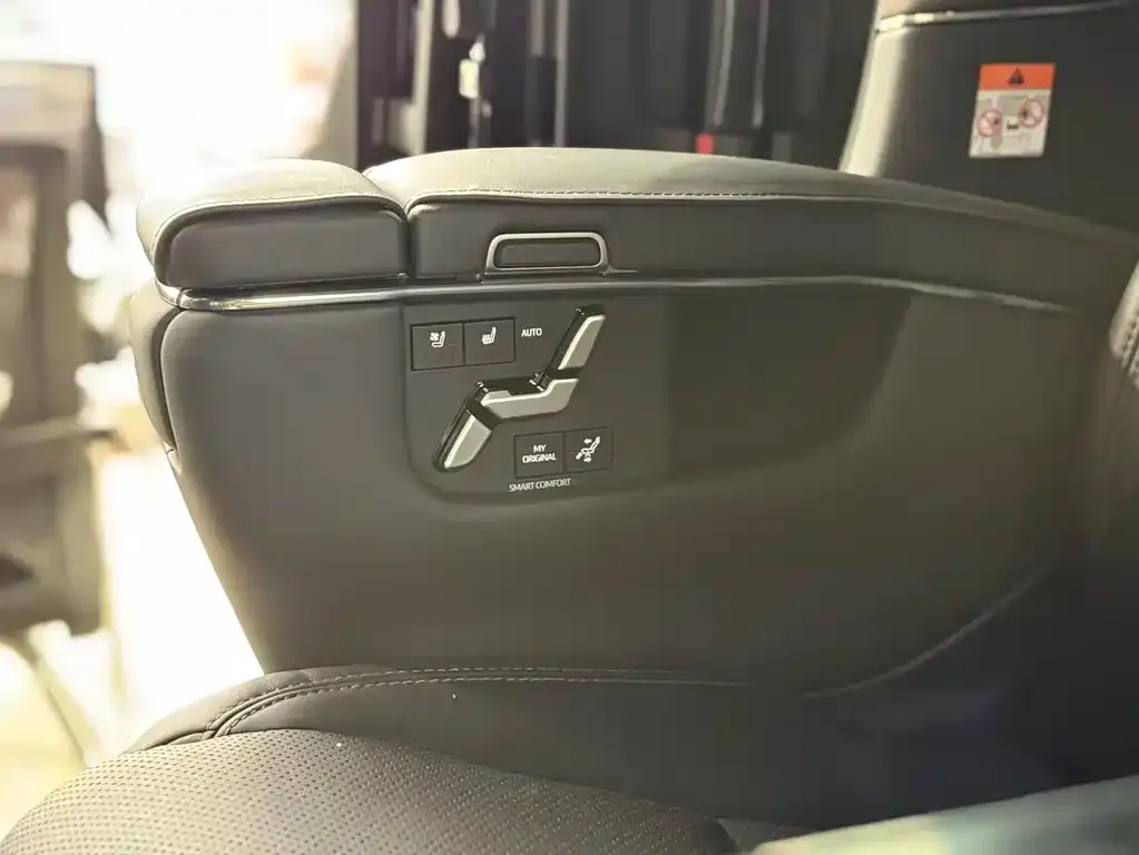 Toyota Alphard — фото 9