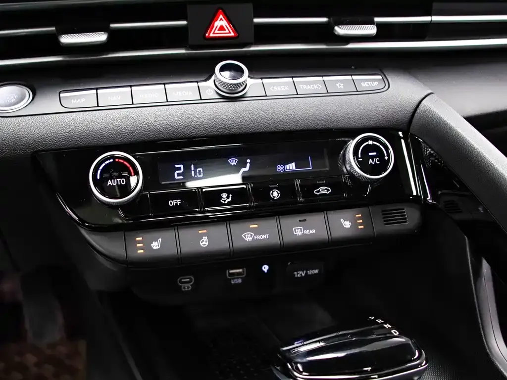 Hyundai Elantra — фото 3