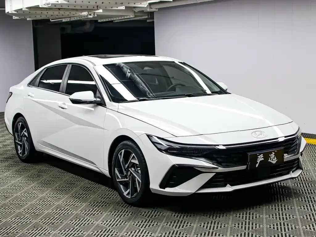 Hyundai Elantra — фото 5