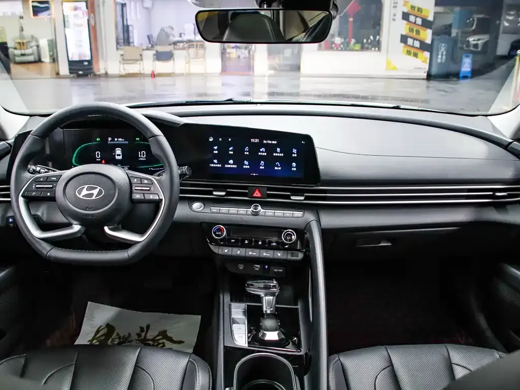 Hyundai Elantra — фото 10