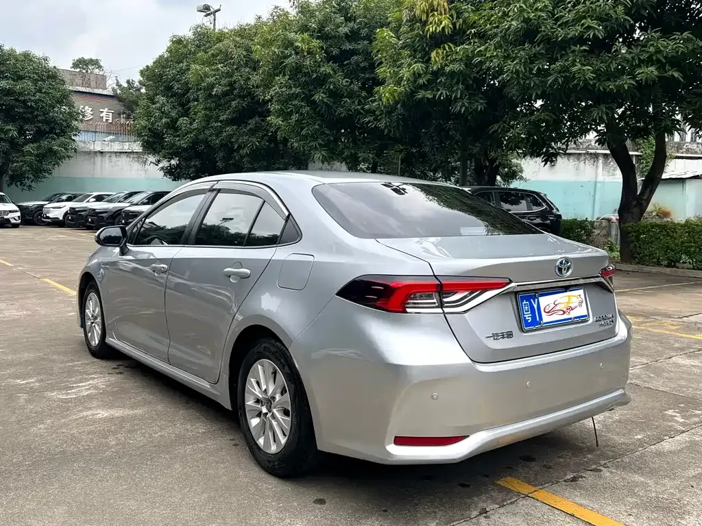 Toyota Corolla — фото 9