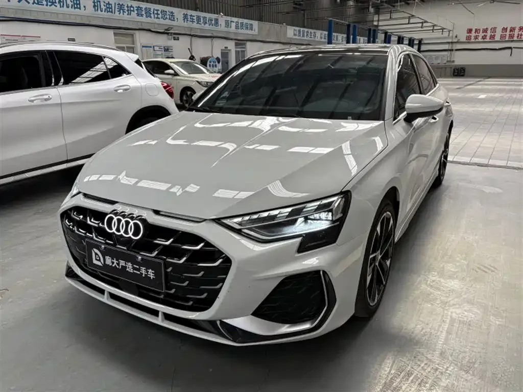 Audi A3 — фото 1