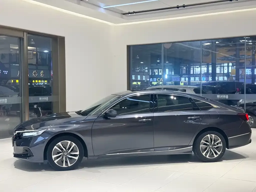 Honda Accord — фото 9