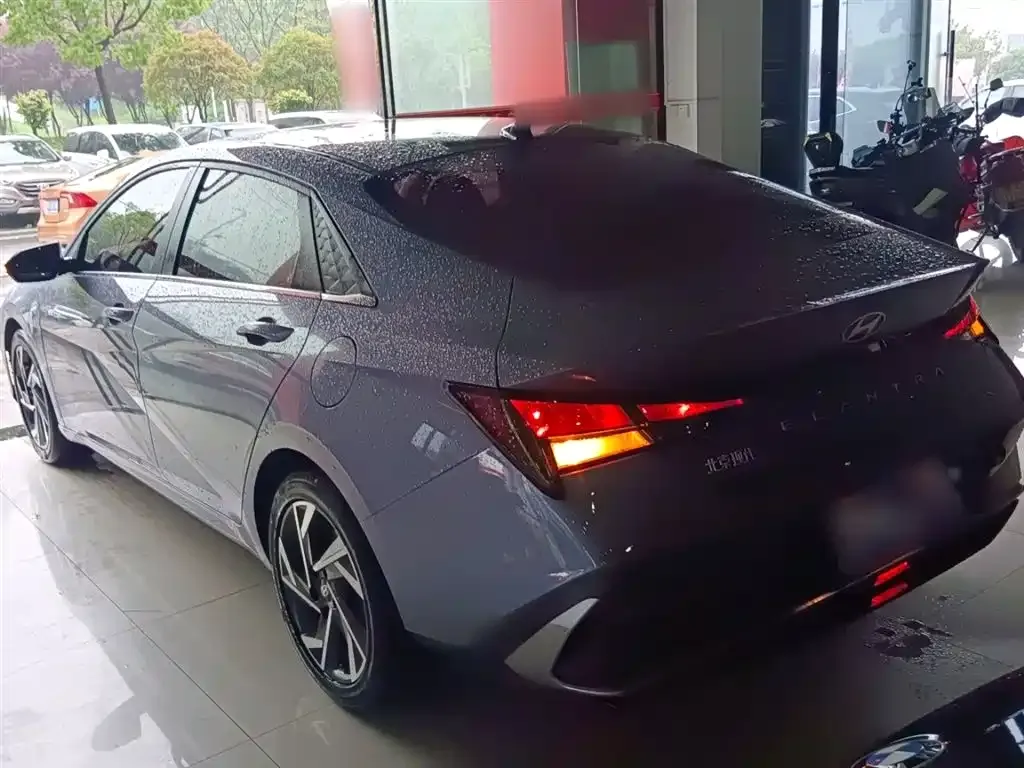 Hyundai Elantra — фото 10