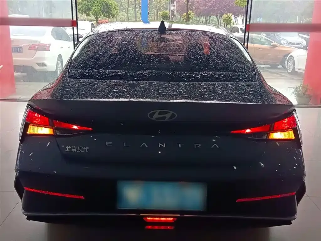 Hyundai Elantra — фото 6