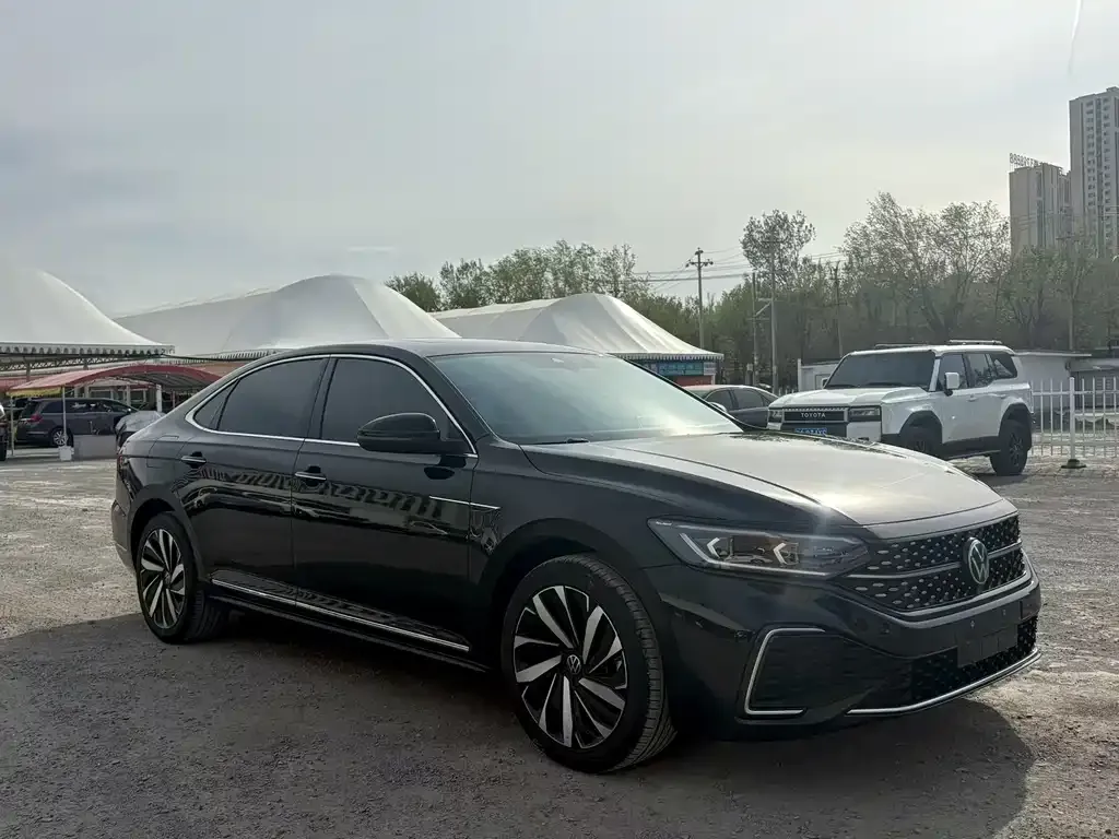 Volkswagen Passat — фото 1
