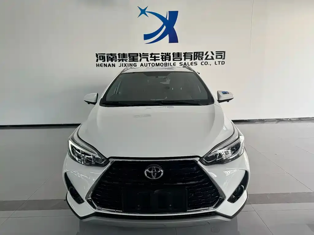 Toyota Yaris L — фото 3