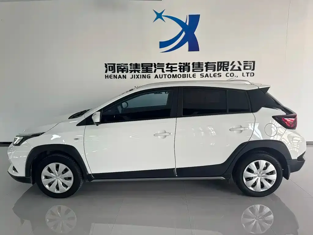 Toyota Yaris L — фото 2