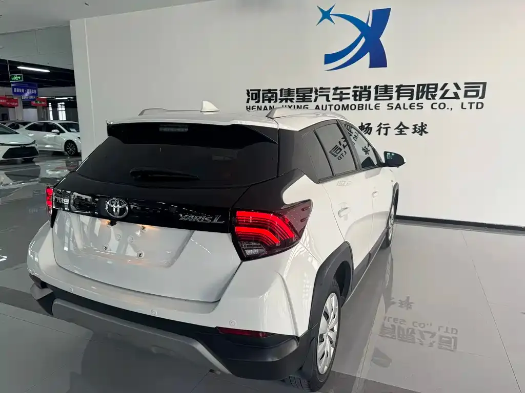 Toyota Yaris L — фото 10