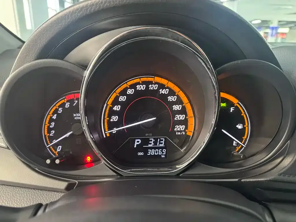 Toyota Yaris L — фото 9