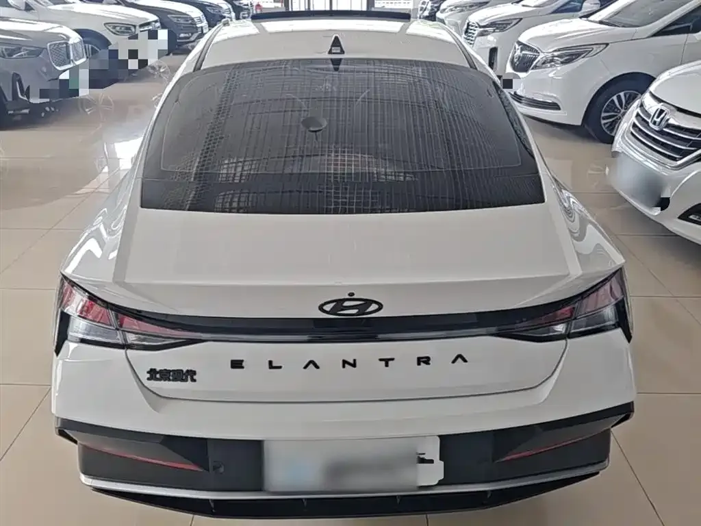 Hyundai Elantra — фото 3