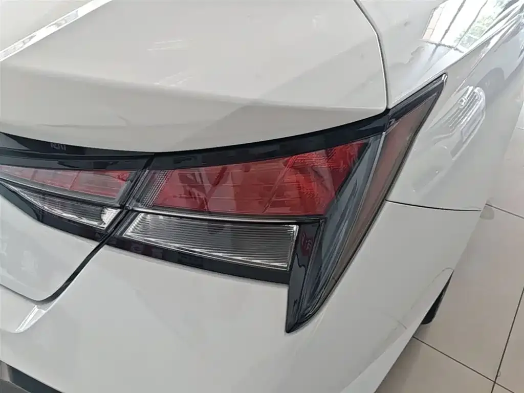 Hyundai Elantra — фото 4