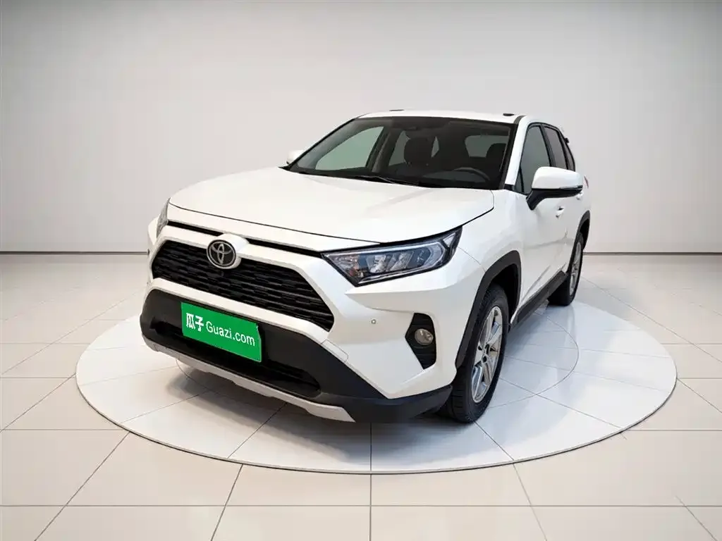 Toyota RAV4 — фото 4