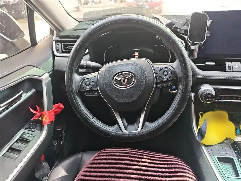 Toyota RAV4 — фото 7