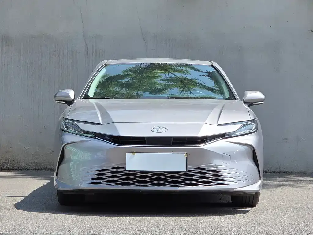 Toyota Camry — фото 4