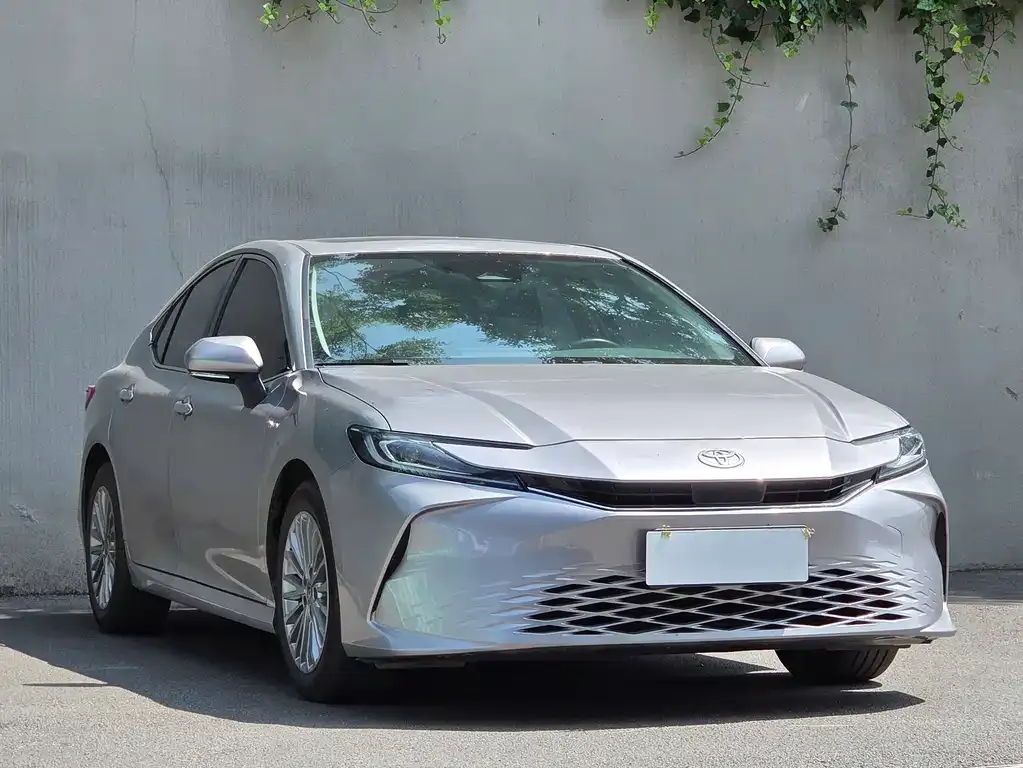 Toyota Camry — фото 2