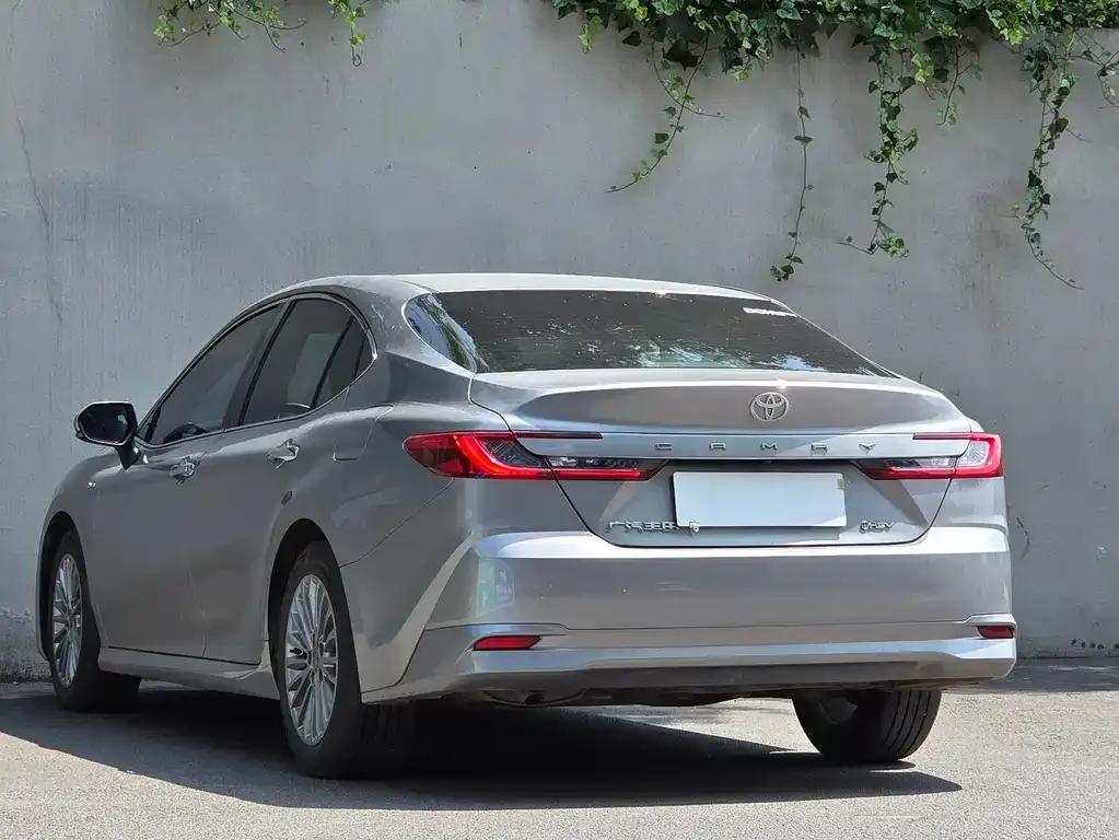 Toyota Camry — фото 7
